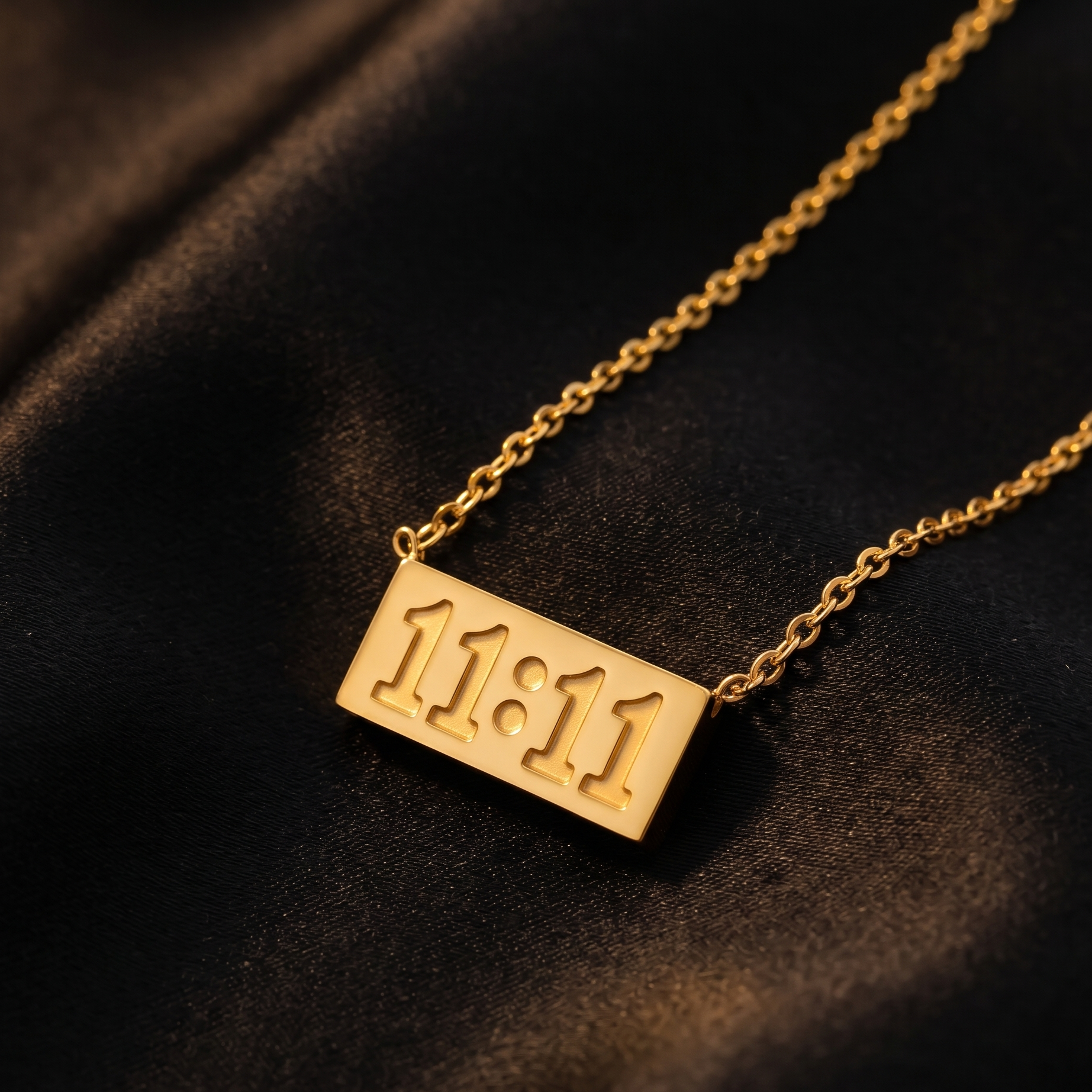 gold pendant necklace