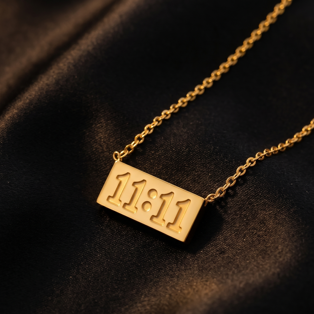 gold pendant necklace