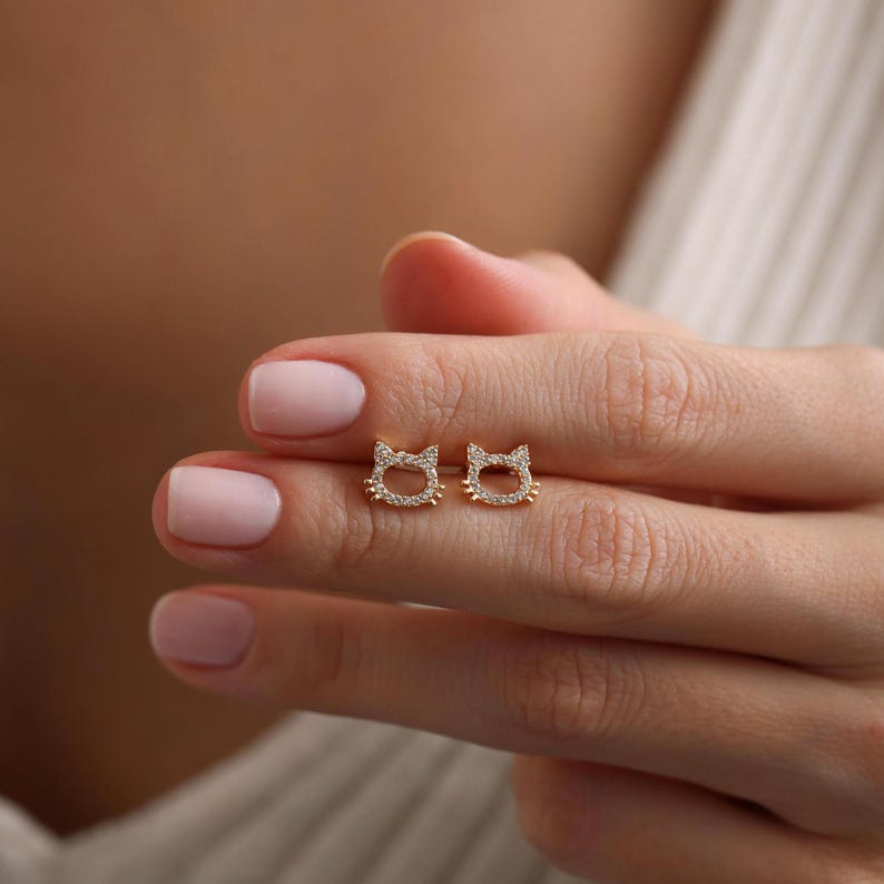 golden cat shaped earring for daily wear