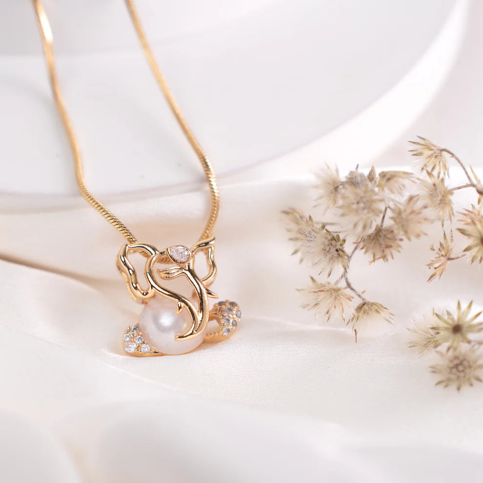 Gold necklace with a pearl pendant