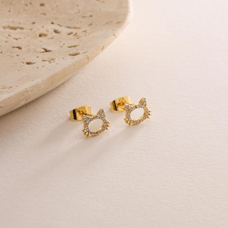 Cute gold cat earrings with shimmering stones