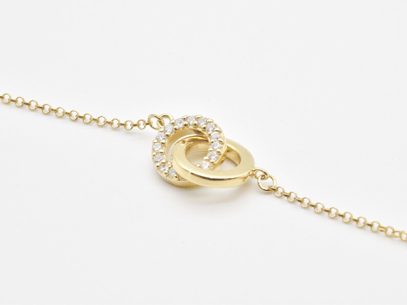 Orope’s Interlocking circles bracelet made with 925 Pure Sterling Silver